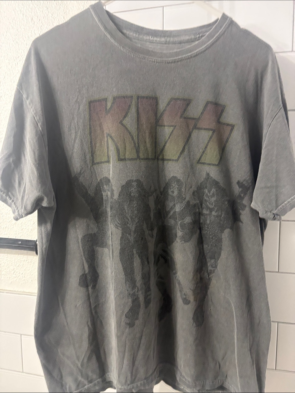Kiss Short Sleeve Tee in Faded Gray with Yellow-Red Logo